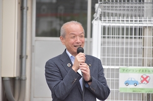 写真:あいさつをする市長