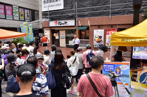 写真:あいさつをする市長