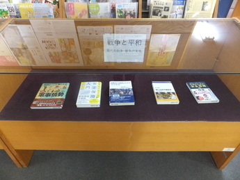 写真1：2F展示コーナー