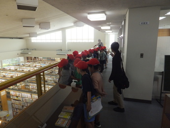写真：図書館見学