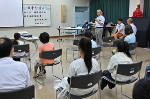 写真:あいさつをする市長