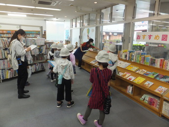 写真：図書館見学