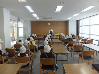 写真：図書館見学