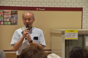 写真:あいさつをする市長