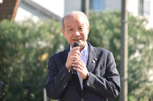 写真:あいさつをする市長