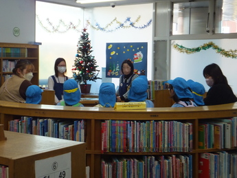 写真：図書館見学