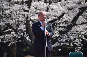 写真:あいさつをする市長