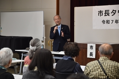 写真:中央公民館での市長タウンミーティングの様子
