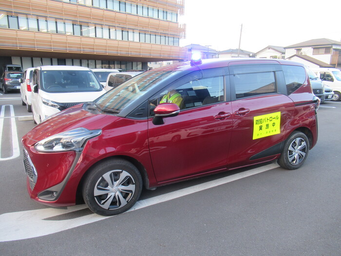 青色回転灯装備車両