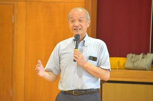 写真:あいさつをする市長