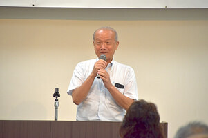 写真:あいさつをする市長