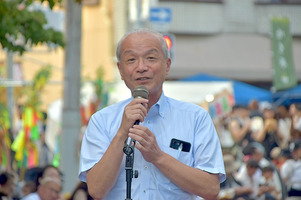 写真:あいさつをする市長