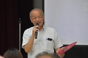 写真:あいさつをする市長