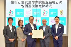 写真:あいさつする市長