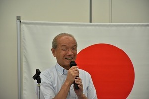 写真:あいさつをする市長