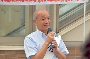 写真:あいさつする市長