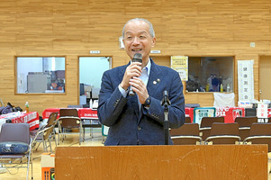 写真:あいさつする市長