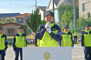 写真:あいさつをする市長