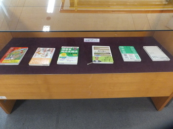 写真:2F展示コーナー