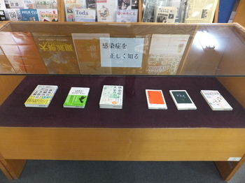 写真:2F展示コーナー