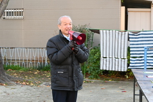 写真:あいさつをする市長