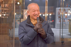 写真:あいさつする市長