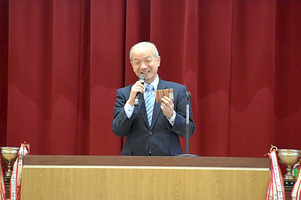 写真:あいさつする市長