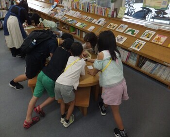 写真:図書館たんけん隊