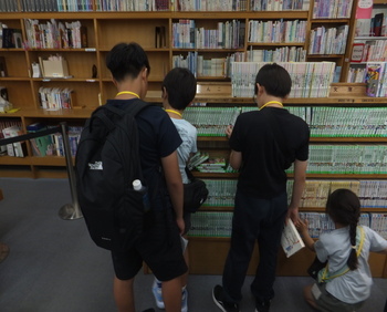 写真:図書館たんけん隊