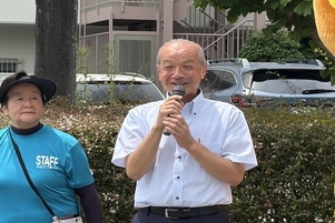 写真:あいさつをする市長