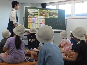 写真:中央東小施設見学